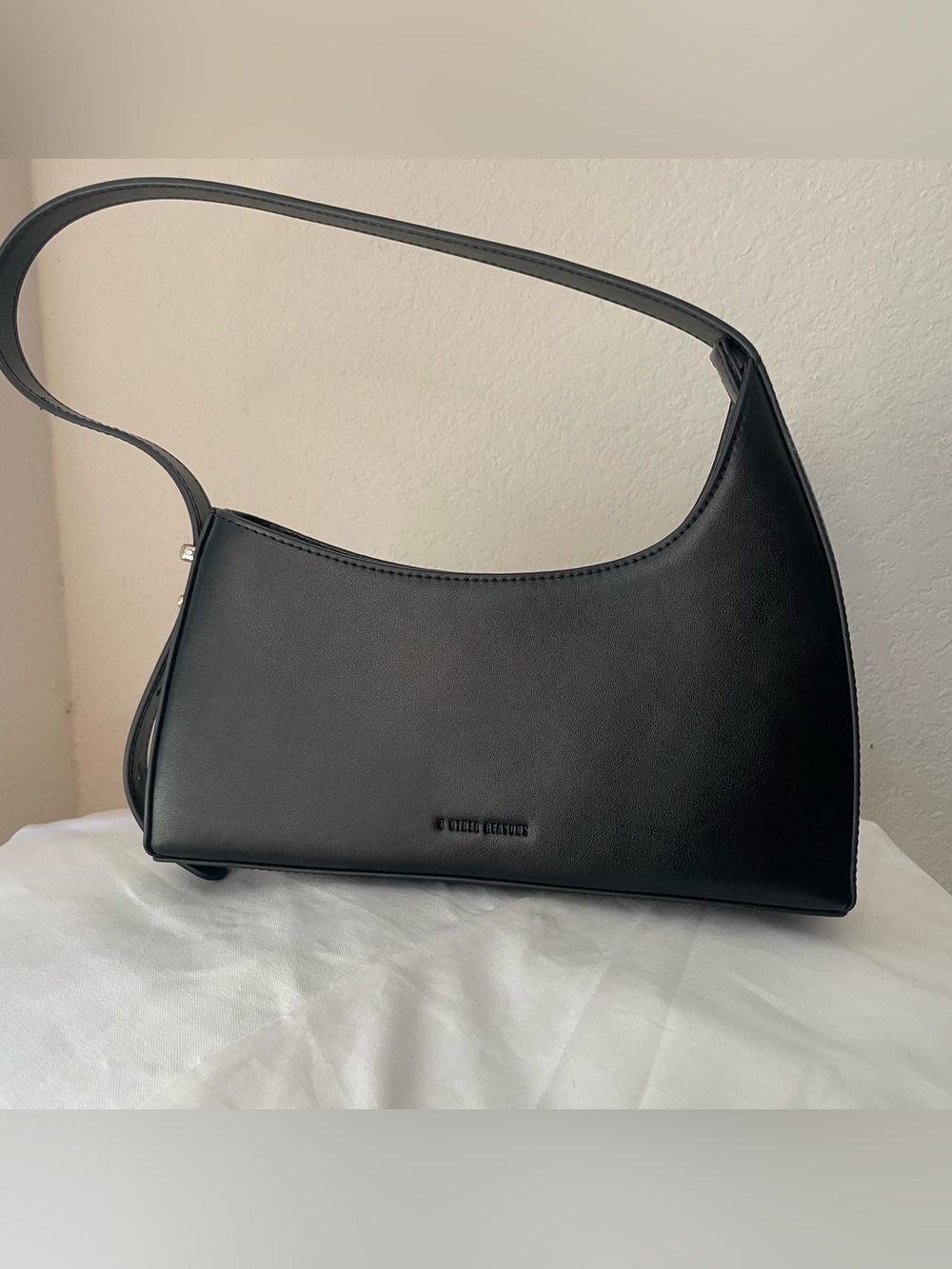 8 Other Reasons Black Small Crescent Shoulder Bag Gold
Hardware Zip Detachable